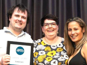 Top Shop Elixir cafe wi Angela HERO